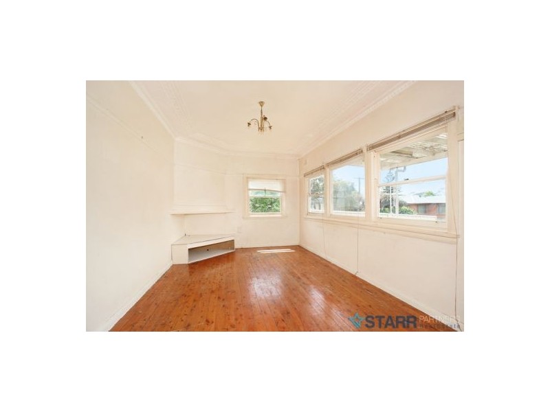 2 Lorraine Place, Merrylands NSW 2160