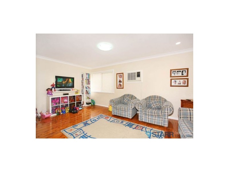 8 Braeside Road, Greystanes NSW 2145