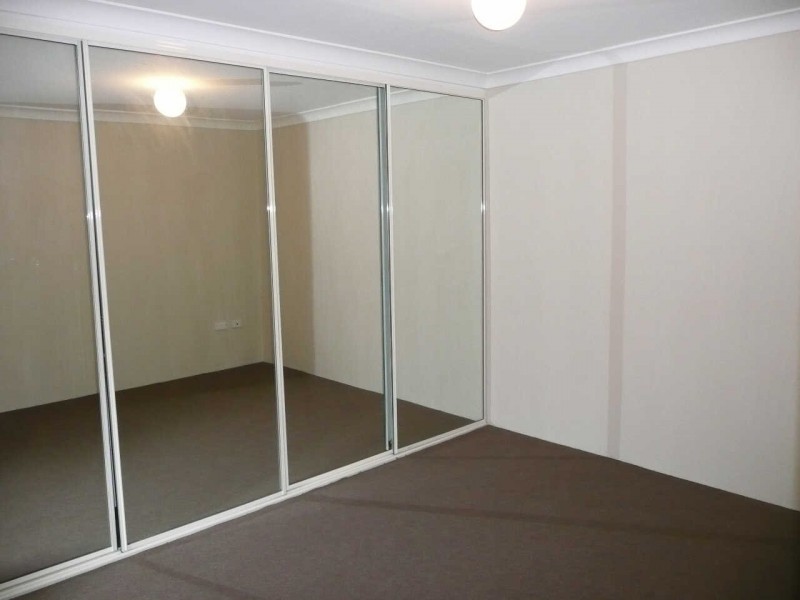 4/6  PATON STREET, Merrylands NSW 2160