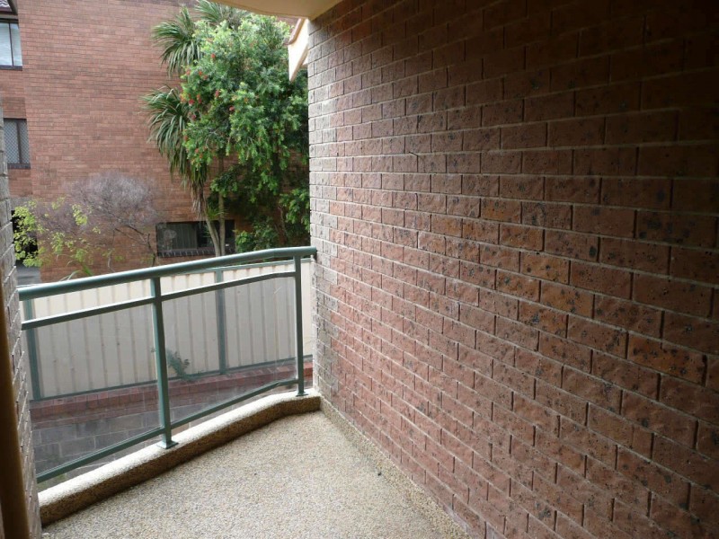 4/6  PATON STREET, Merrylands NSW 2160