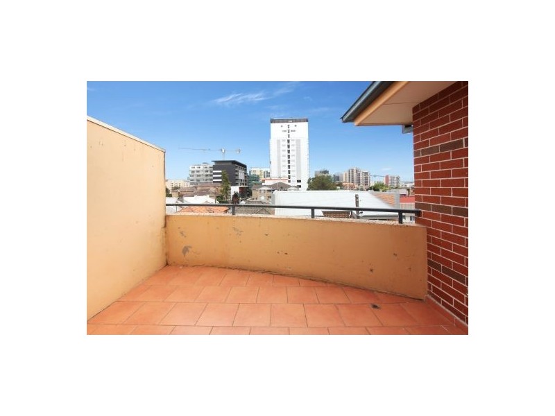 12/27 Station Street, Harris Park NSW 2150