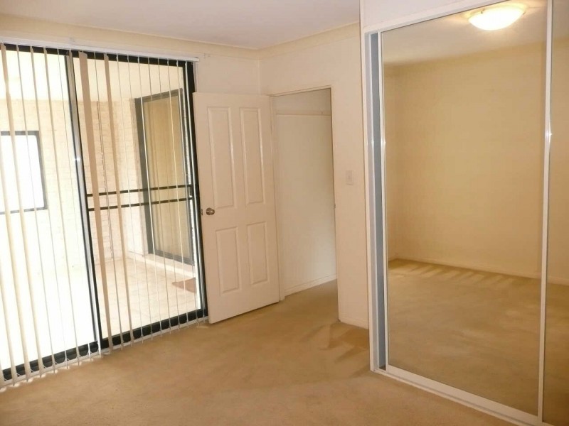 18/2  KANE STREET, Guildford NSW 2161