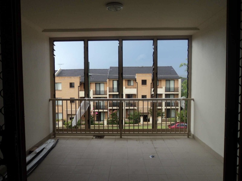 15/12  LYDBROOK STREET, Westmead NSW 2145