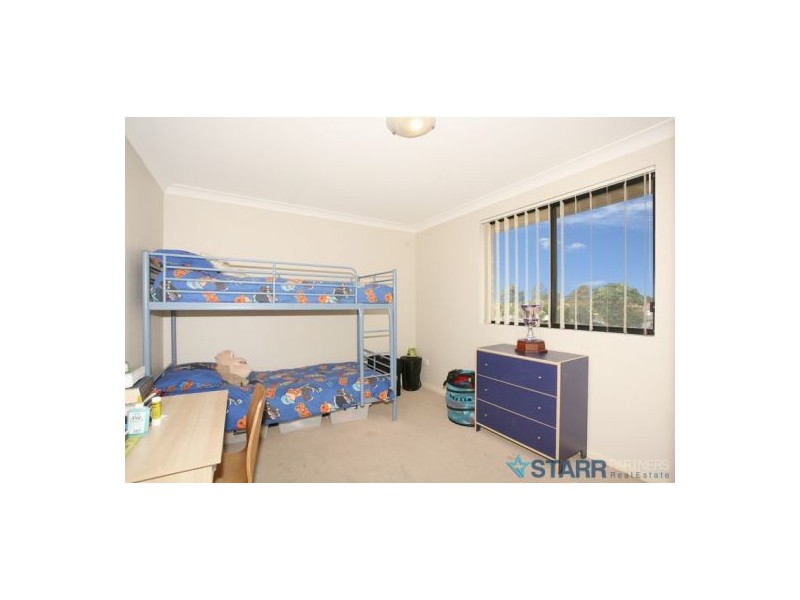 2/7 Park Street, Merrylands NSW 2160