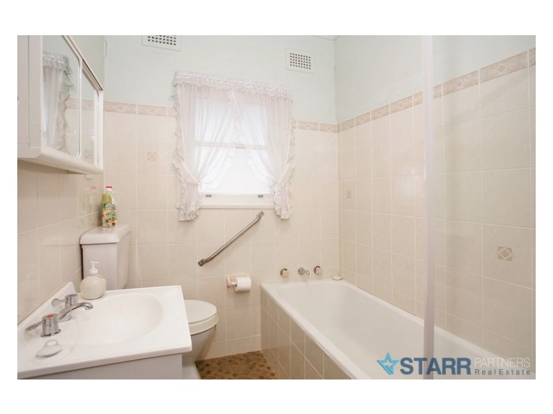 8 Desmond Street, Merrylands NSW 2160