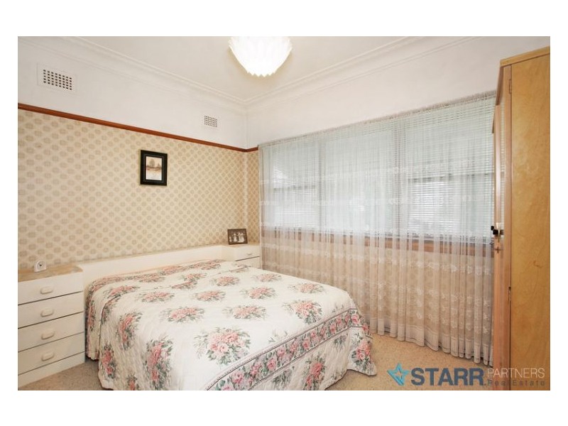 8 Desmond Street, Merrylands NSW 2160