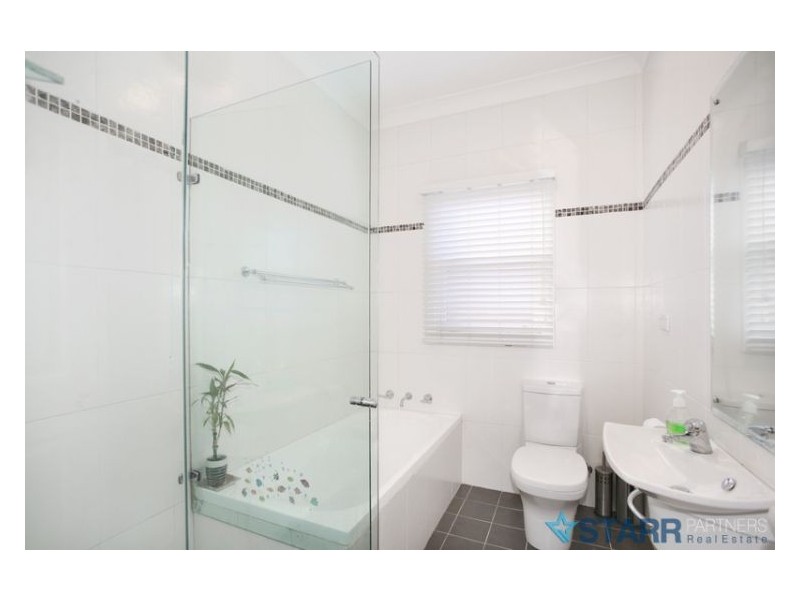 33 Sandra Street, Woodpark NSW 2164