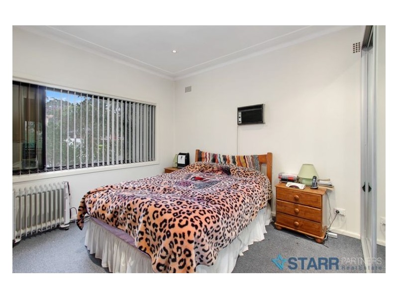 8 Serpentine Street, Merrylands NSW 2160