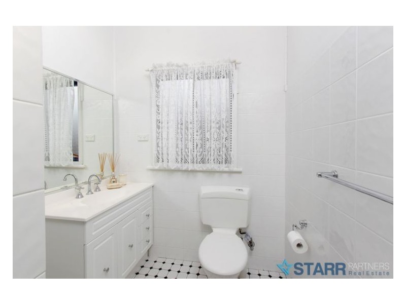 8 Serpentine Street, Merrylands NSW 2160