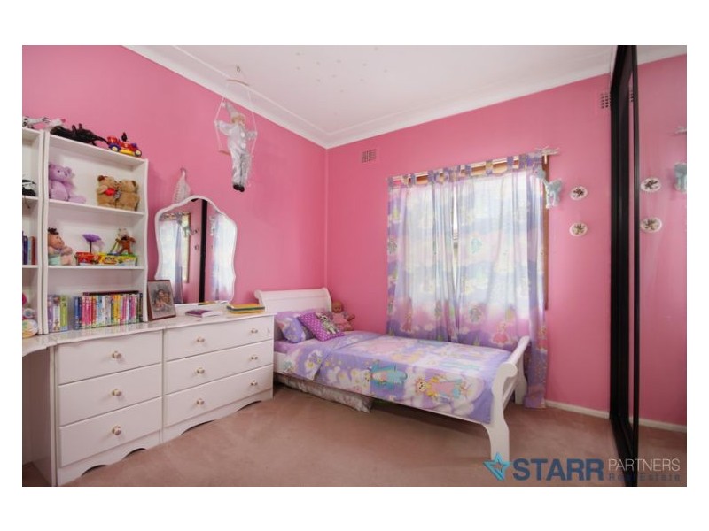 8 Namoi Street, Greystanes NSW 2145