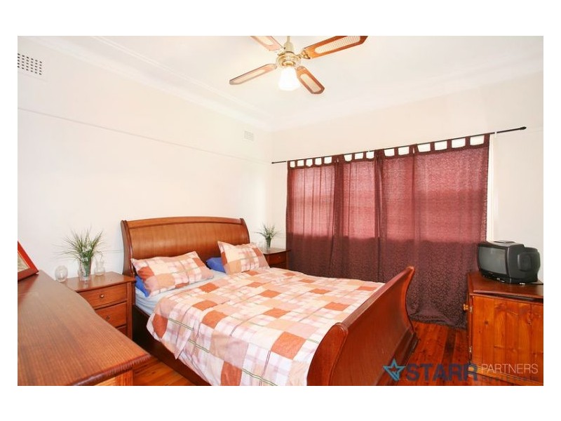 8 Charles Street, Guildford NSW 2161