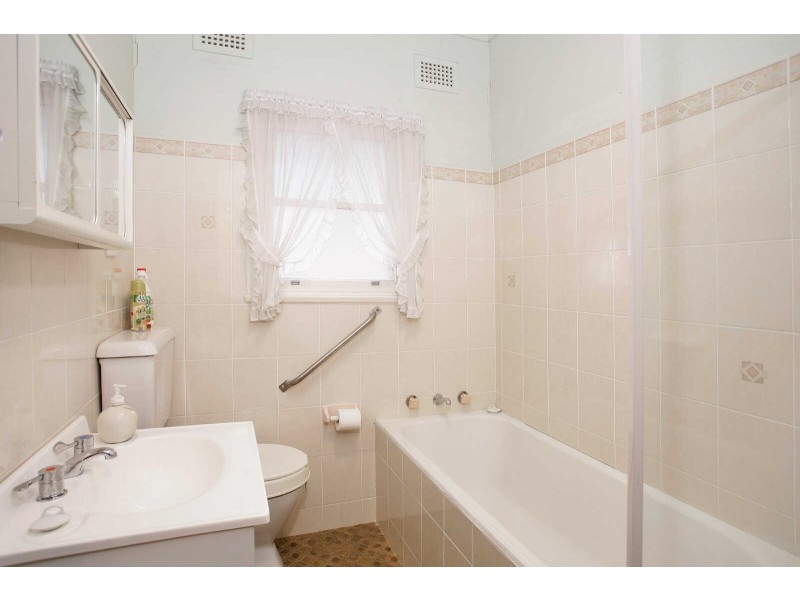 8  DESMOND STREET, Merrylands NSW 2160