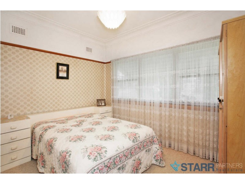 8  DESMOND STREET, Merrylands NSW 2160