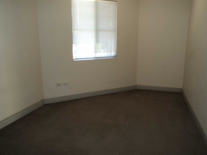 4/22-24A Parkside Lane, Westmead NSW 2145