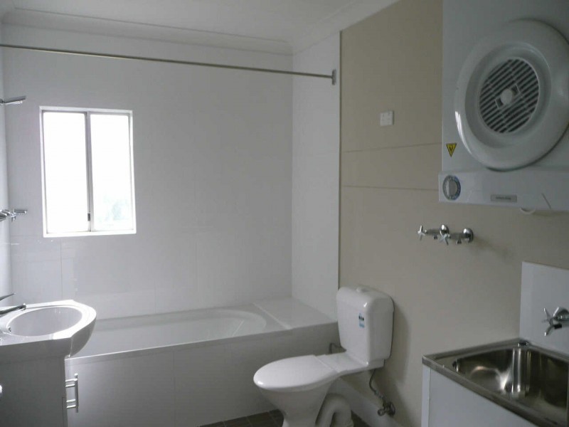 21/18  OXFORD STREET, Merrylands NSW 2160