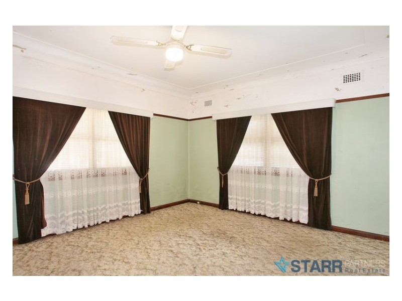 32 Shackel Avenue, Old Guildford NSW 2161