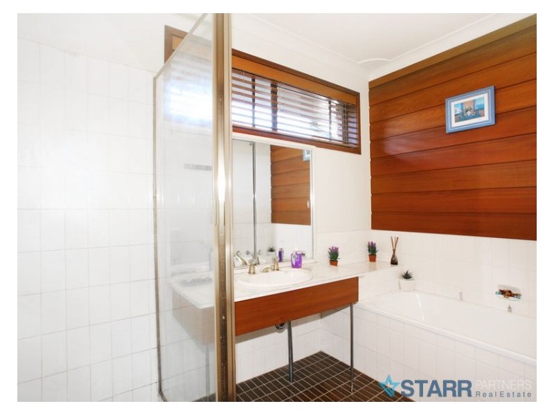 1 Warren Road, Woodpark NSW 2164