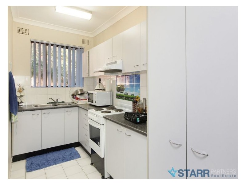 2/8 Treves Street, Merrylands NSW 2160