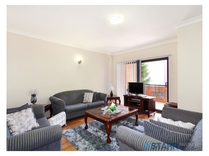 2/8 Treves Street, Merrylands NSW 2160