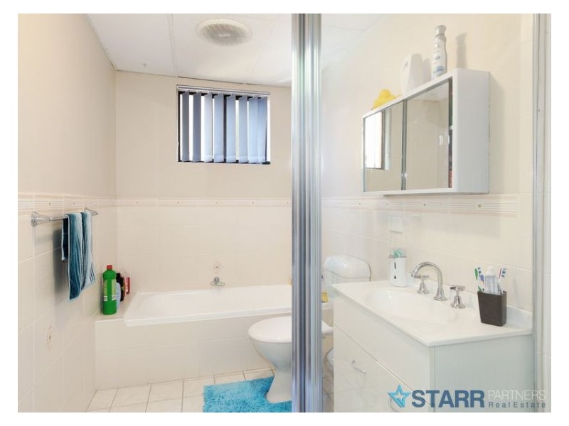 2/8 Treves Street, Merrylands NSW 2160