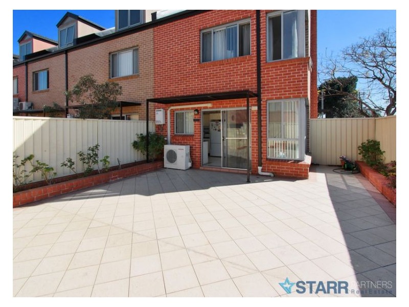 1/102 Lackey Street, Merrylands NSW 2160