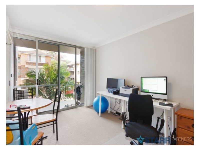 2/18 Oxford Street, Merrylands NSW 2160