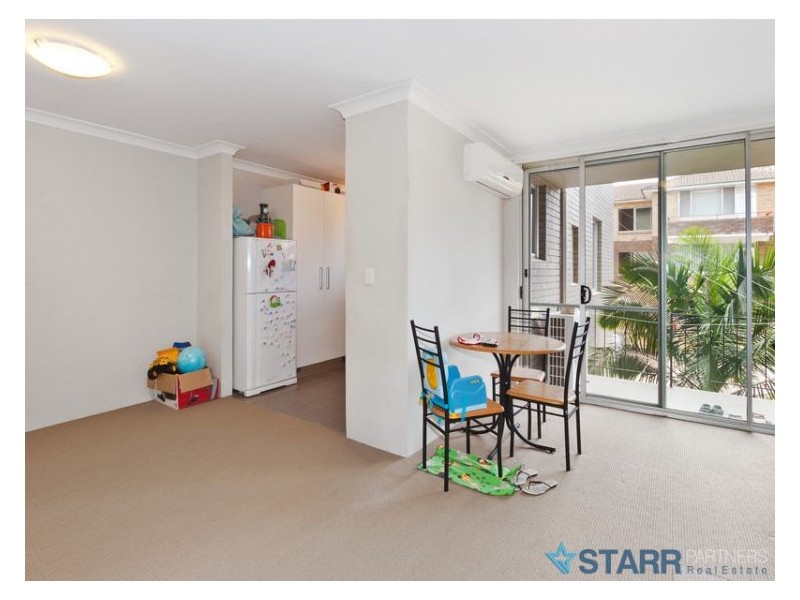2/18 Oxford Street, Merrylands NSW 2160