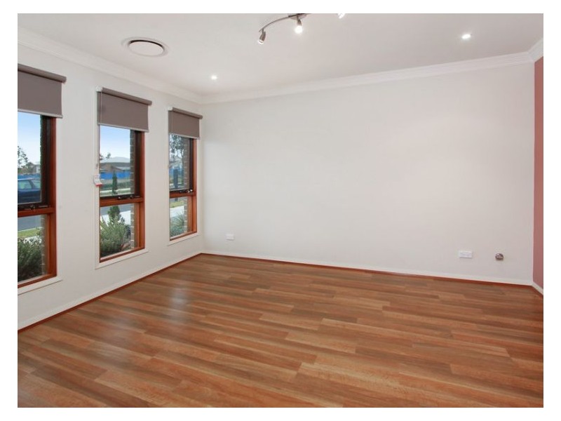 18 Griffins Avenue, Pemulwuy NSW 2145