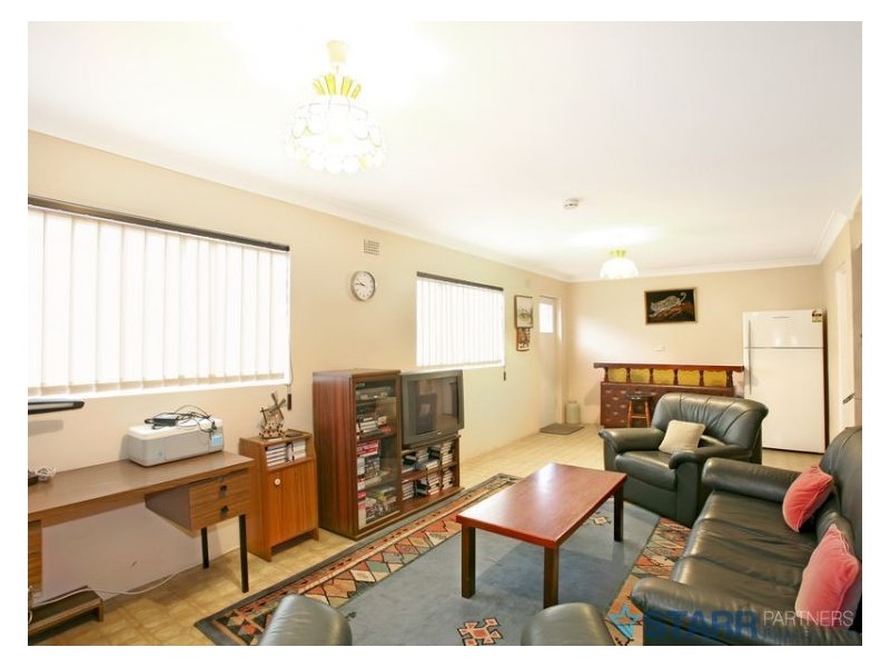 11 Yoogali Street, Merrylands NSW 2160