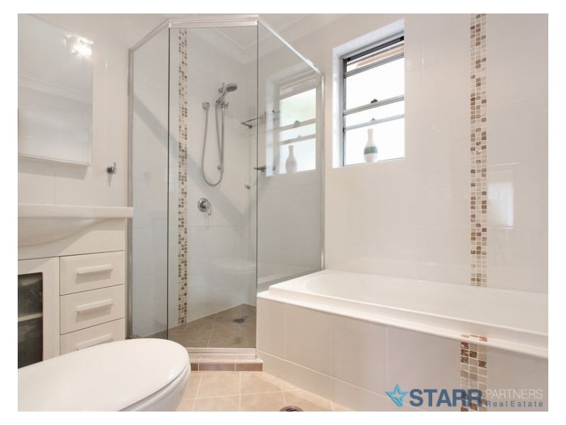 11 Kimberley Crescent, Fairfield West NSW 2165