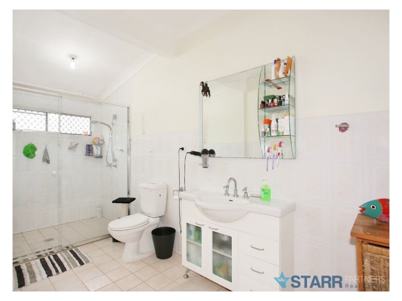 13 Glenn Avenue, Northmead NSW 2152