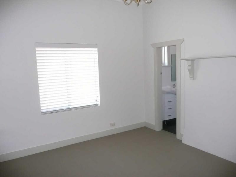 32 LOCKSLEY AVENUE, Merrylands NSW 2160