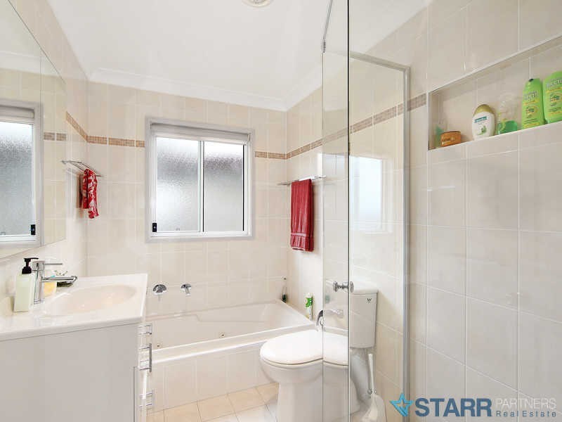 16 LOWANA CRESCENT, Seven Hills NSW 2147