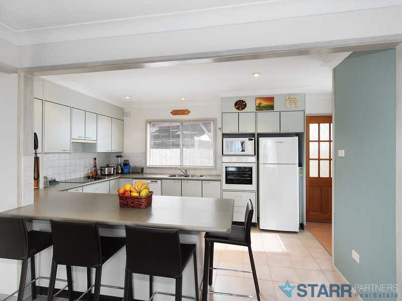 16 LOWANA CRESCENT, Seven Hills NSW 2147