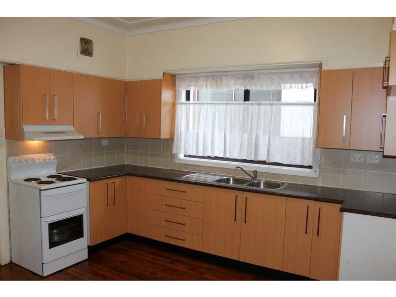 2 CARNATION AVENUE, Old Guildford NSW 2161