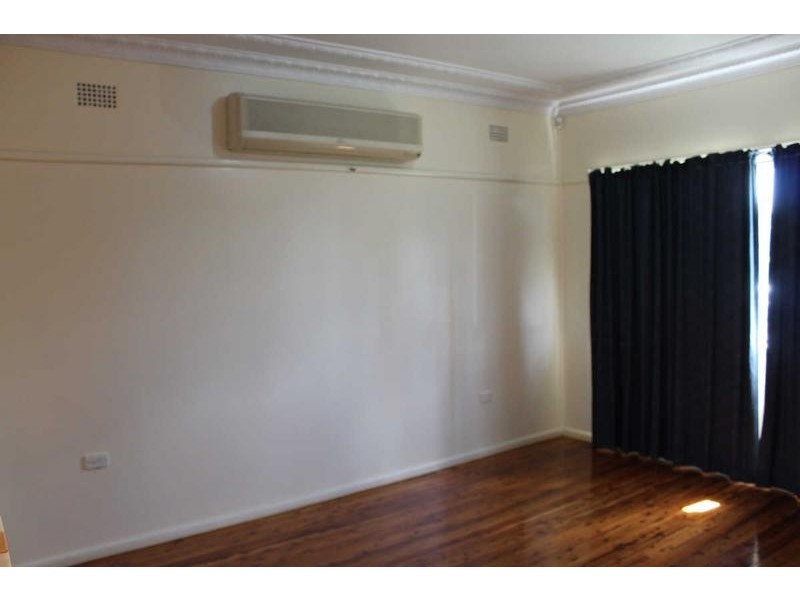 2 CARNATION AVENUE, Old Guildford NSW 2161