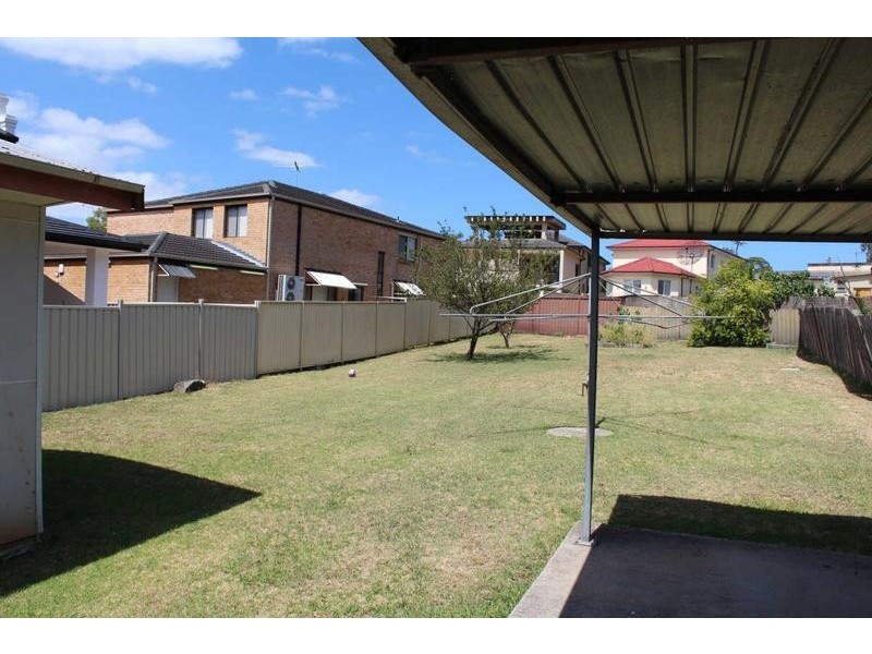 2 CARNATION AVENUE, Old Guildford NSW 2161