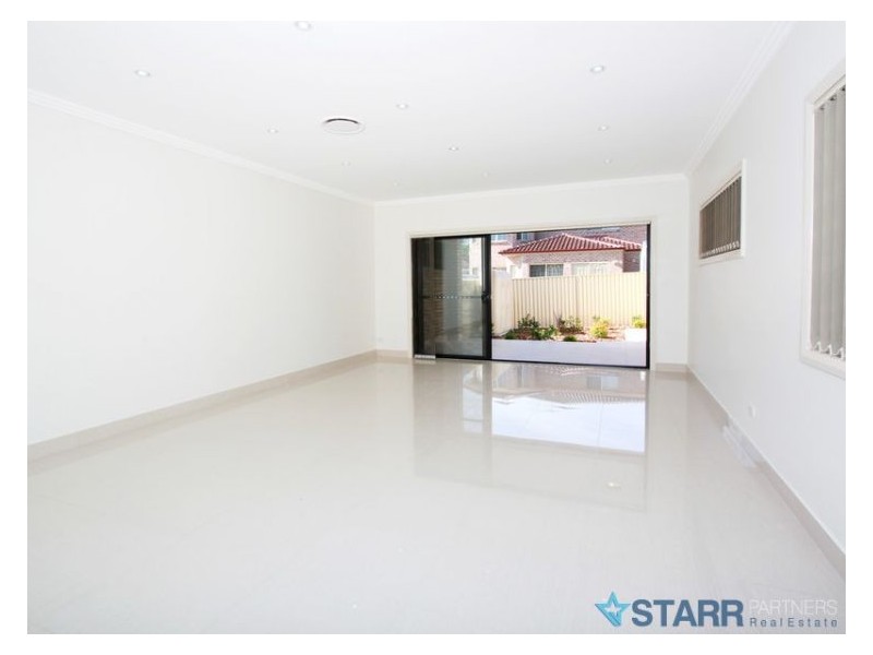 2/40 Kenyons Road, Merrylands NSW 2160