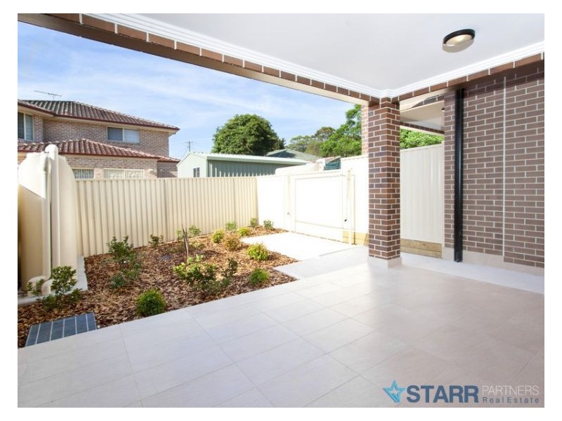 2/40 Kenyons Road, Merrylands NSW 2160