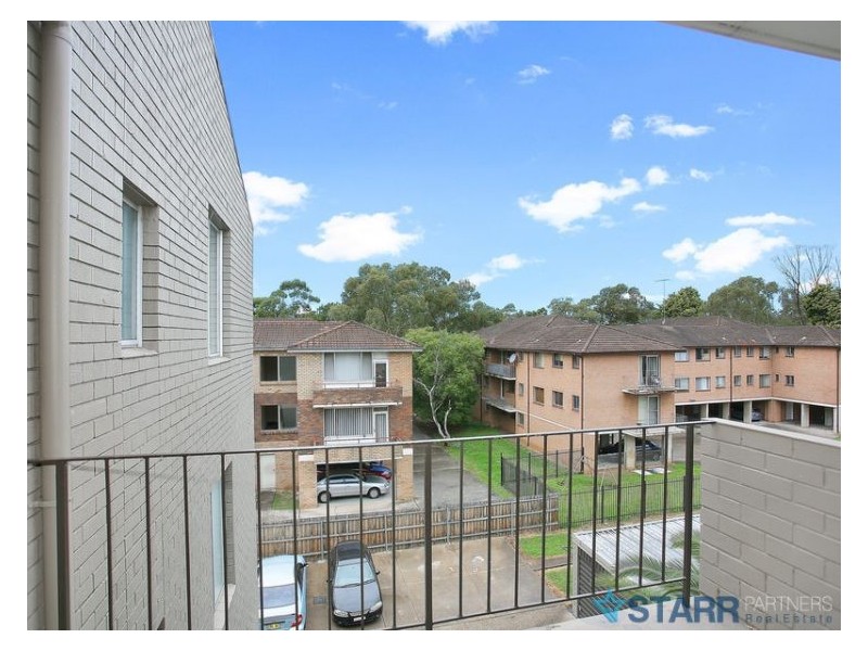 10/18 Oxford Street, Merrylands NSW 2160