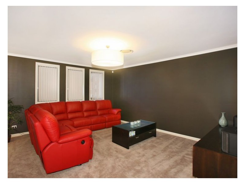 8 Pastoral Circuit, Pemulwuy NSW 2145