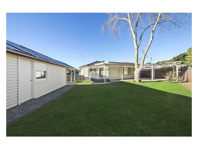 8 Wayne Crescent, Greystanes NSW 2145