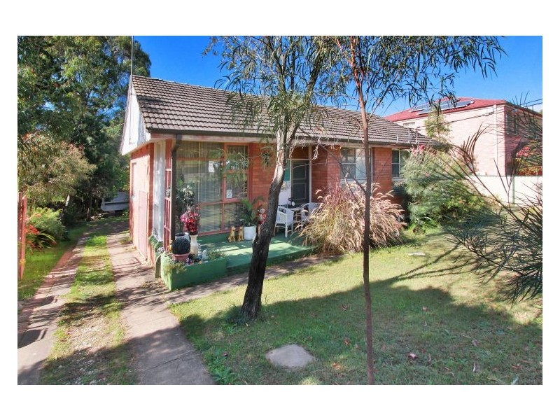 11 Carinya Road, Girraween NSW 2145