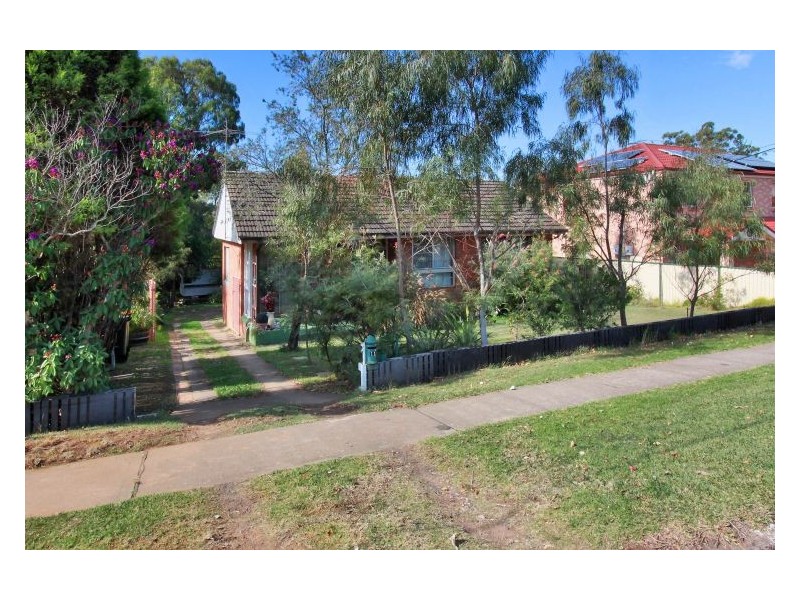 11 Carinya Road, Girraween NSW 2145