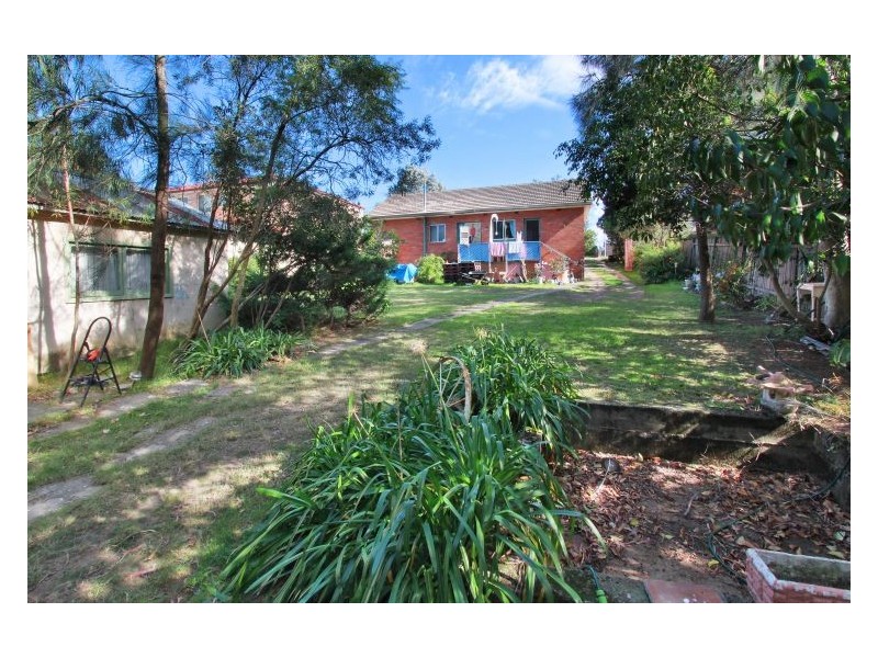 11 Carinya Road, Girraween NSW 2145