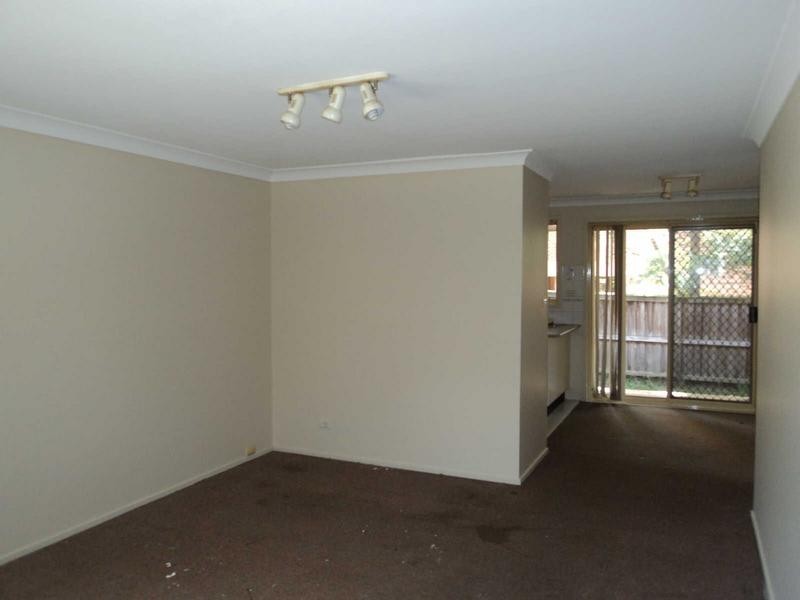 02/225 TARGO ROAD, Toongabbie NSW 2146