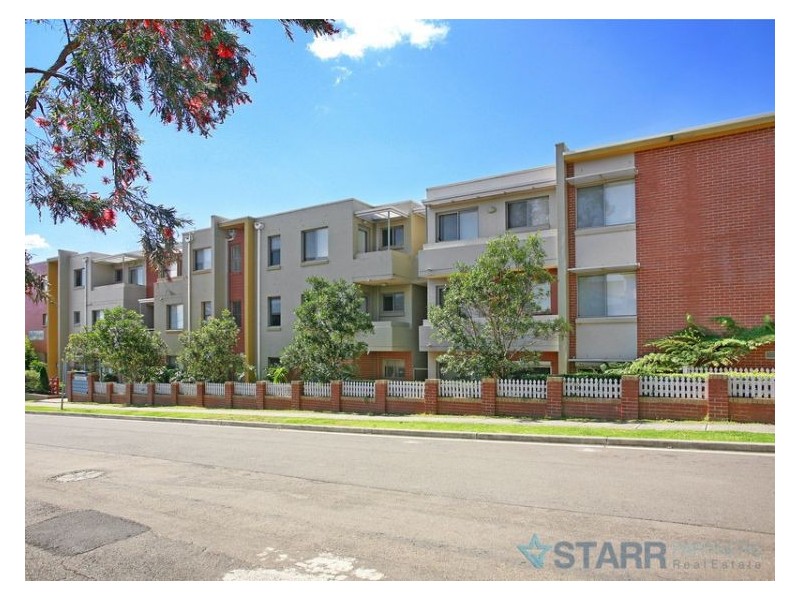 2/22 Parkside Lane, Westmead NSW 2145