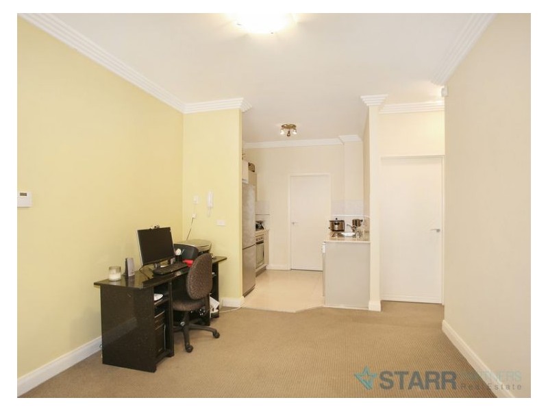 2/22 Parkside Lane, Westmead NSW 2145