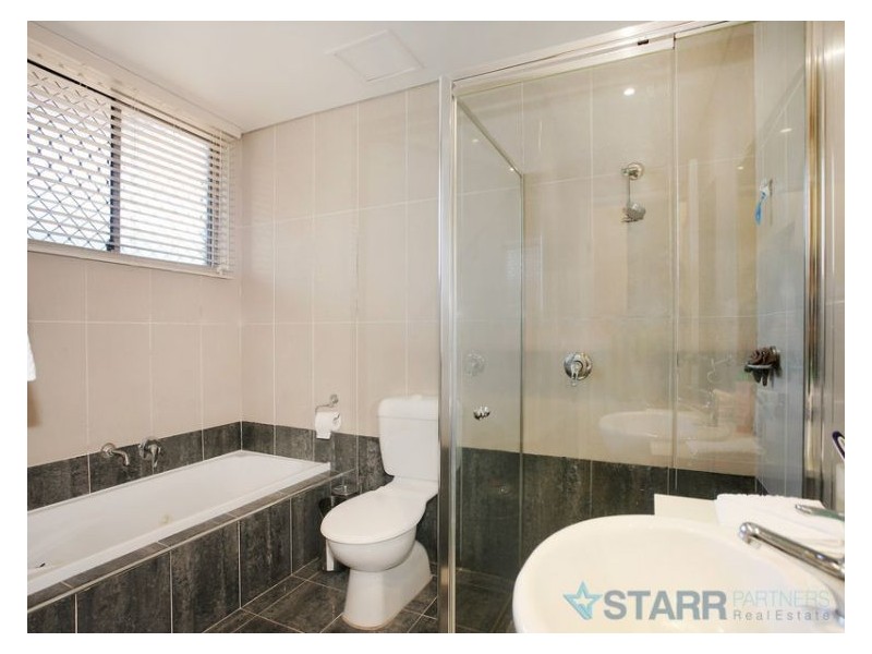 2/22 Parkside Lane, Westmead NSW 2145