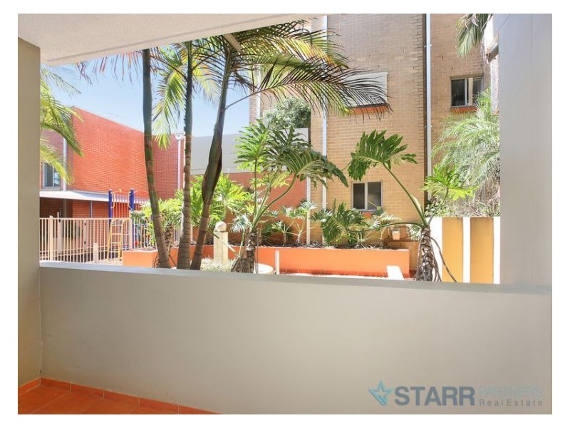 2/22 Parkside Lane, Westmead NSW 2145